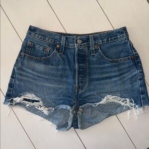 NWOT Levi's• Women's 501™ Original High-Rise Jean Shorts - Blue Jean - Size 27